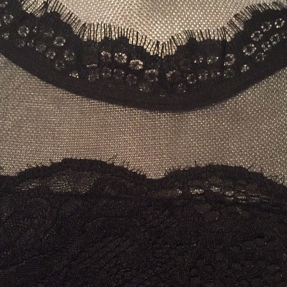 NWOT-Lace V-Back Lace Sheath Dress. - Picture 5 of 5